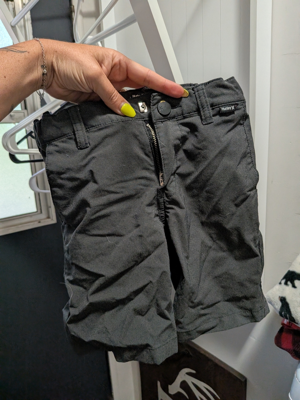 Hurley Boys Shorts – Size 6

Classic Hurley shorts in a versatile charcoal gray